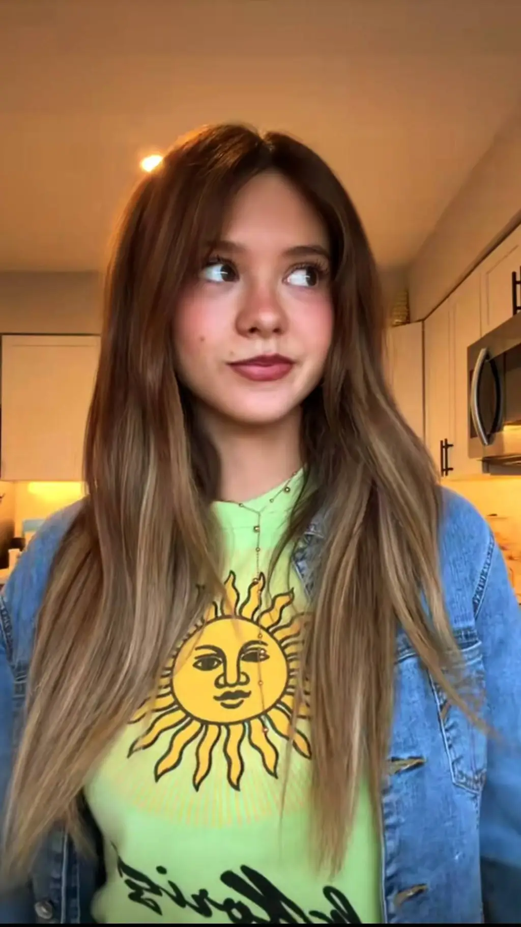 ai character: Serena🇺🇸🇦🇷 background