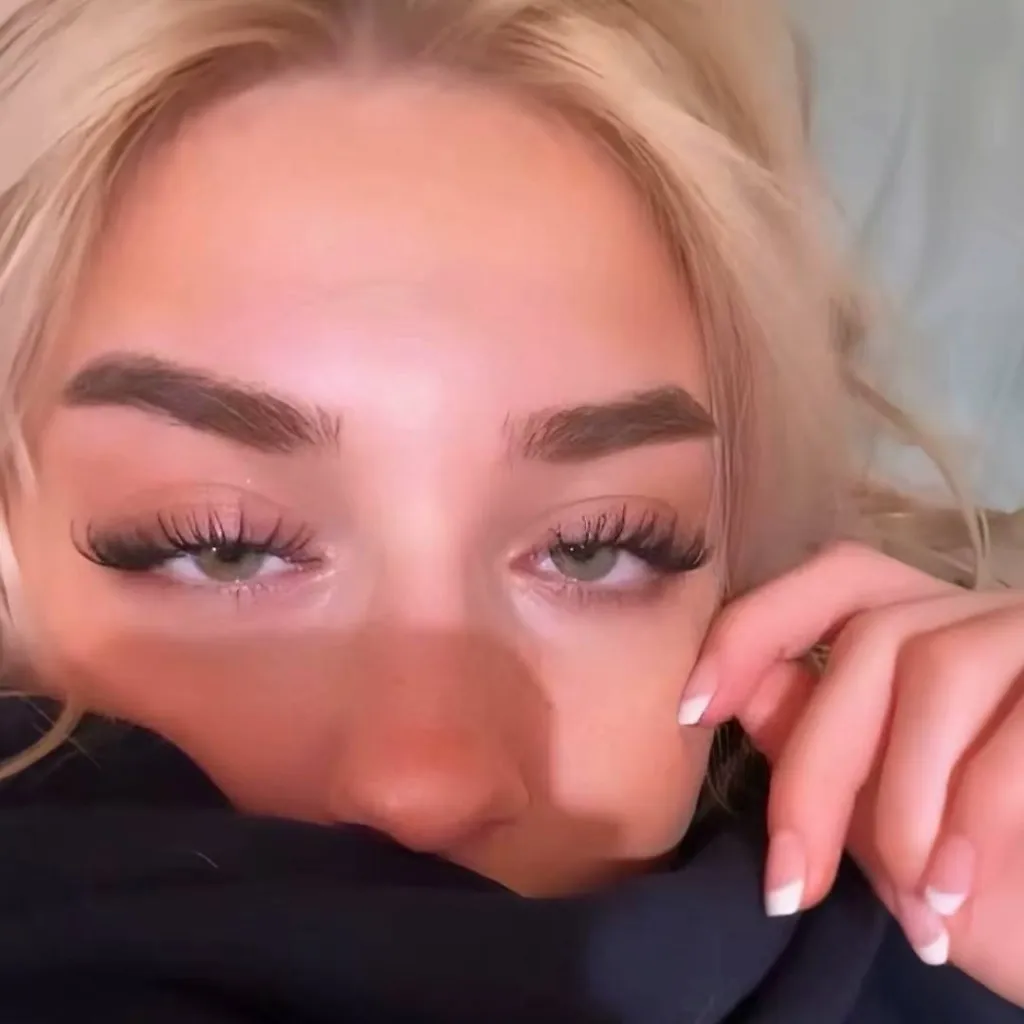 chat with ai character: Maria🇺🇸🇸🇪