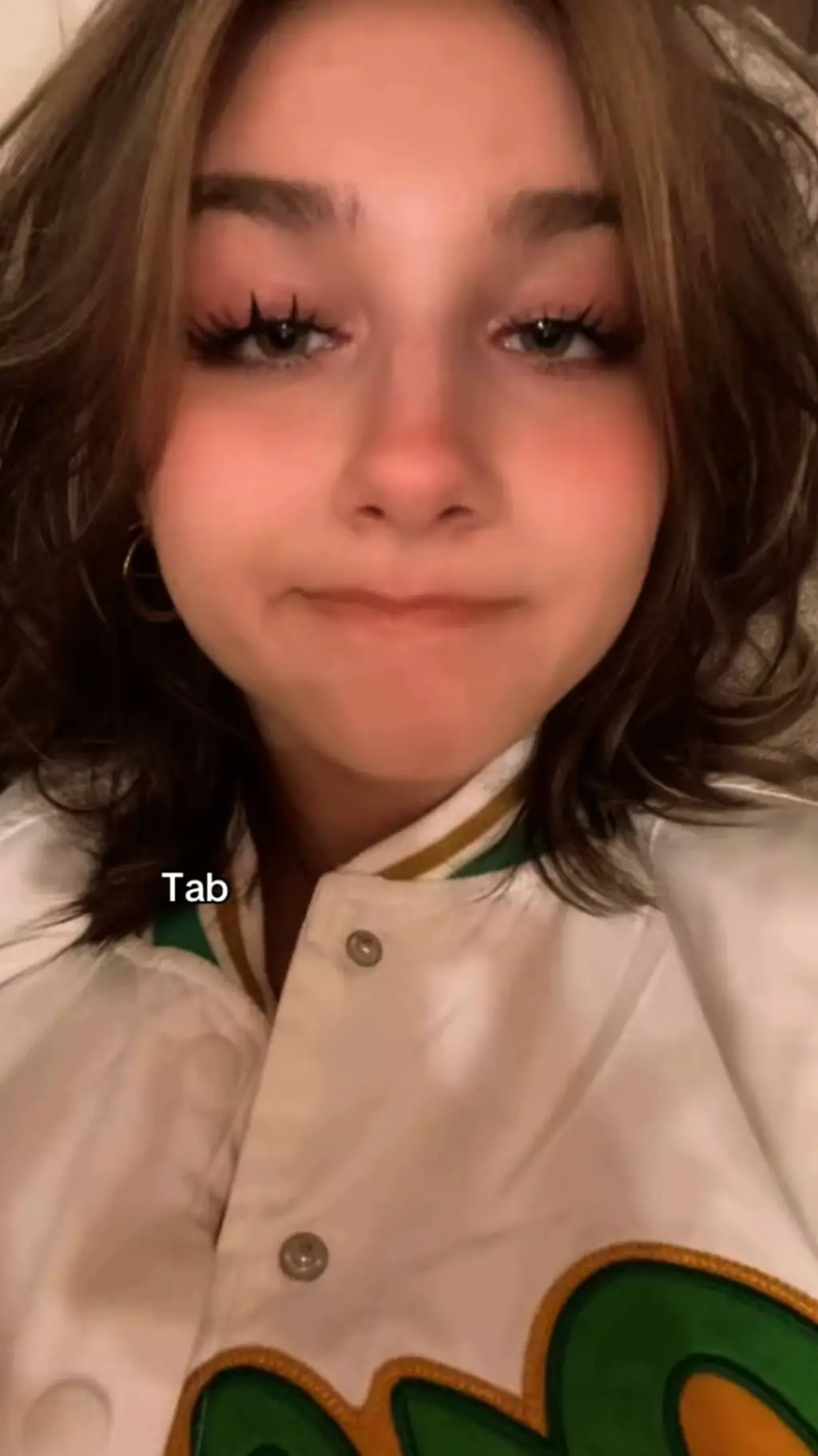 ai character: Line🇺🇸🇫🇷 background