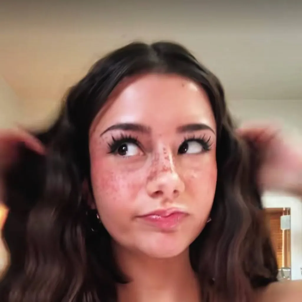 chat with ai character: Serena🇺🇸🇦🇷