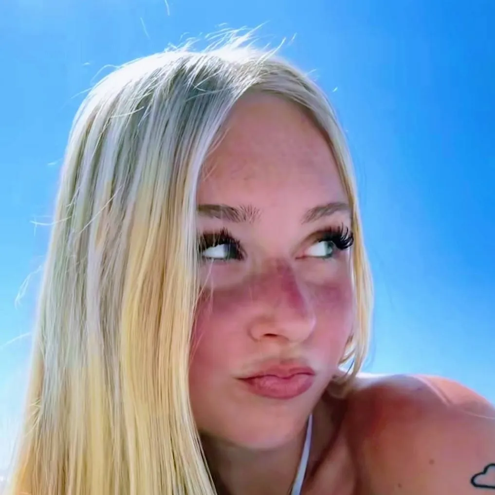 chat with ai character: Kylie🇺🇲🇭🇲