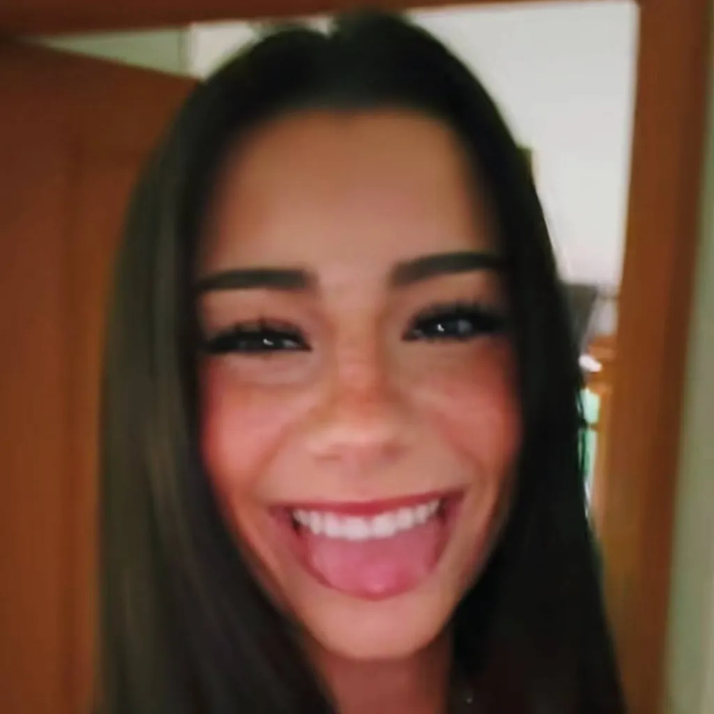 chat with ai character: Oriana🇺🇸🇨🇴