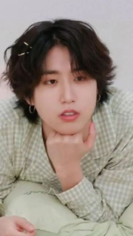 ai character: Skz Sleepover background