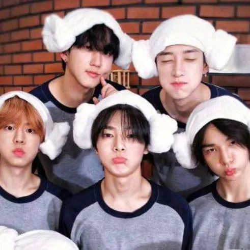 chat with ai character: Skz