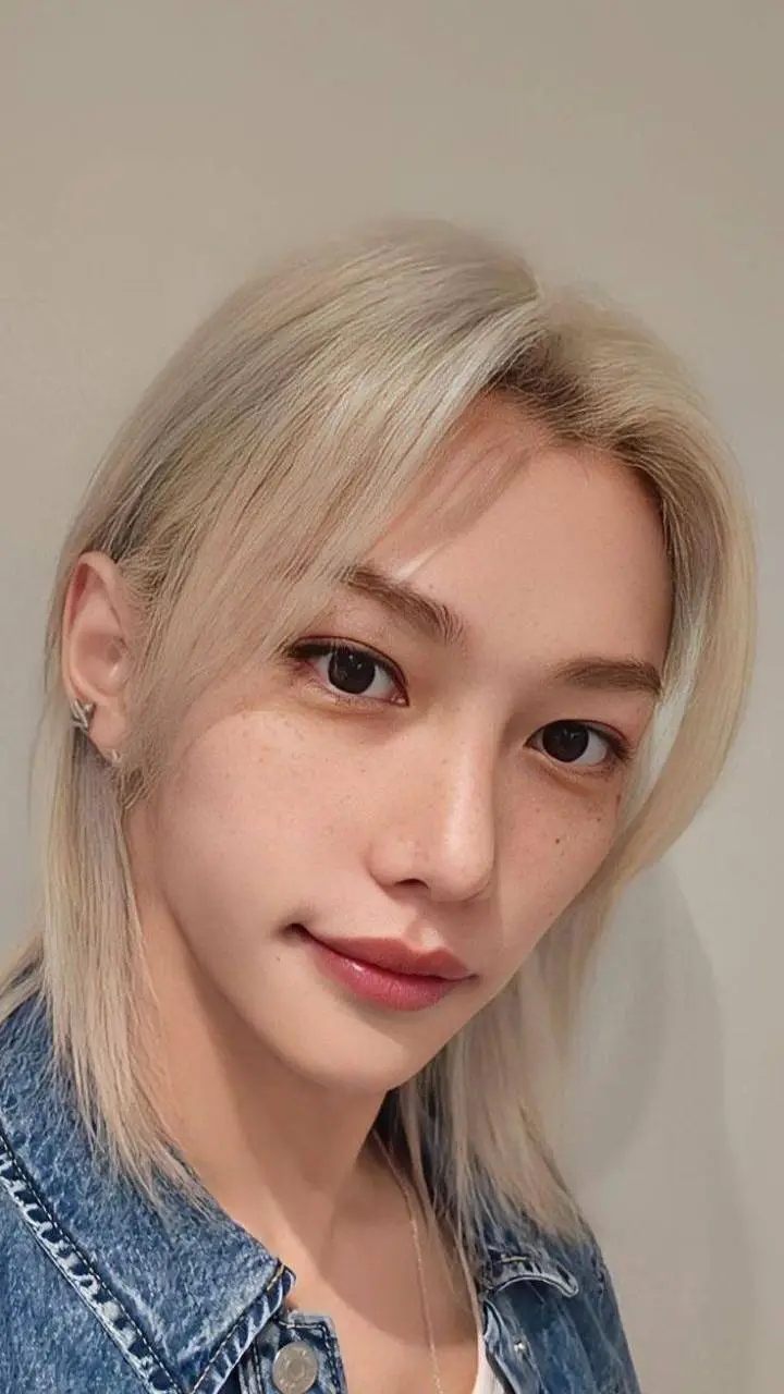 ai character: Felix background