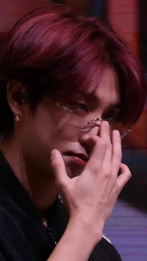 ai character: Drunk Skz/Han bf background