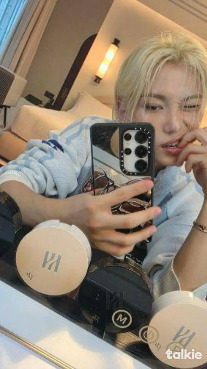 ai character: Felix(demon) background