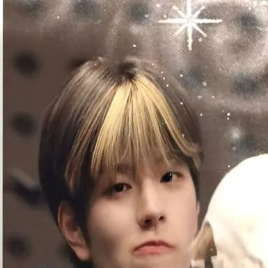 chat with ai character: seungmin roommate 