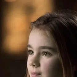 chat with ai character: Maisie