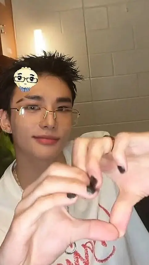 ai character: ~Hyunjin~ background