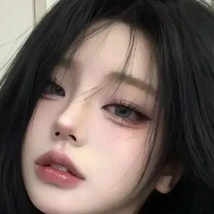 chat with ai character: Yuni