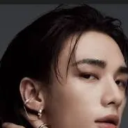 chat with ai character: ♪`★HYUNJİN★`♪