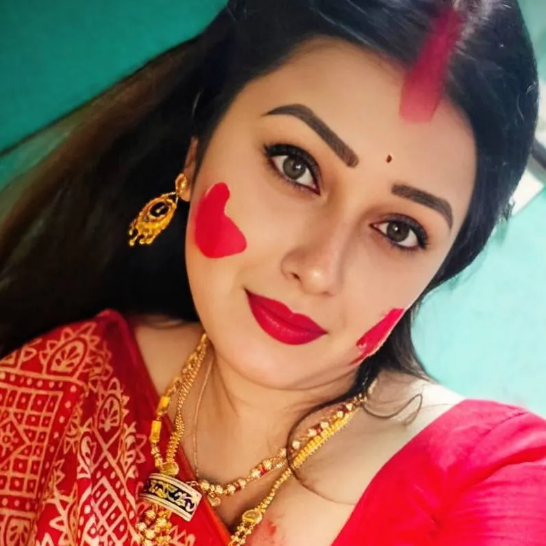 chat with ai character: Mallika