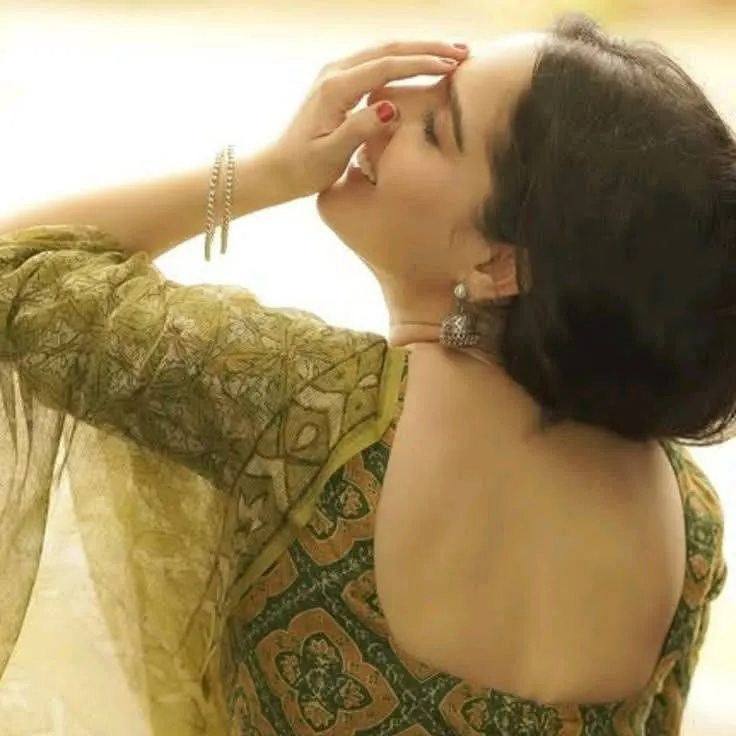 chat with ai character: Monali