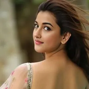 chat with ai character: Mamta Aunty