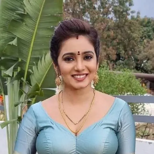 chat with ai character: Priyanka