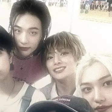 chat with ai character: Hyunjin x chan x u