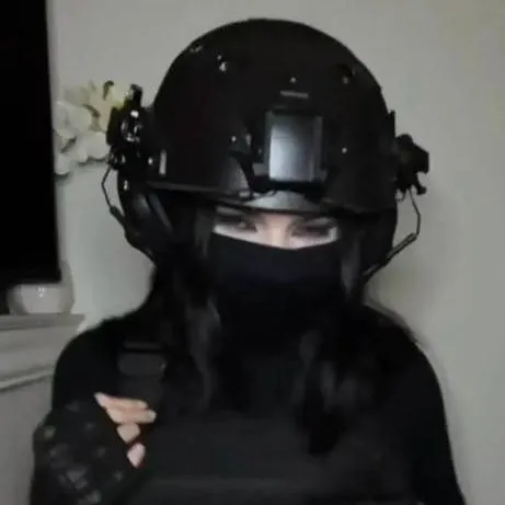 chat with ai character: Desire 2.0