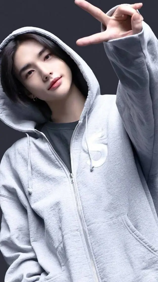 ai character: HYUNJIN CONCERT background