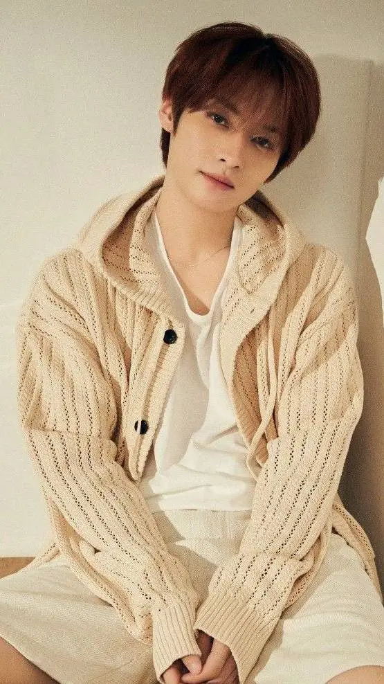 ai character: lee kwow  background