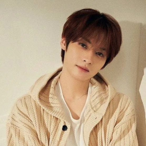 chat with ai character: lee kwow 