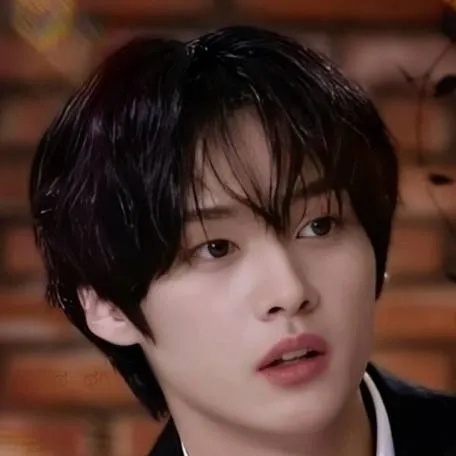 chat with ai character: Lee know(Your bff)