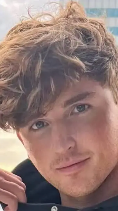 ai character: Caylus background