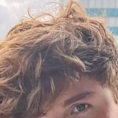 chat with ai character: Caylus