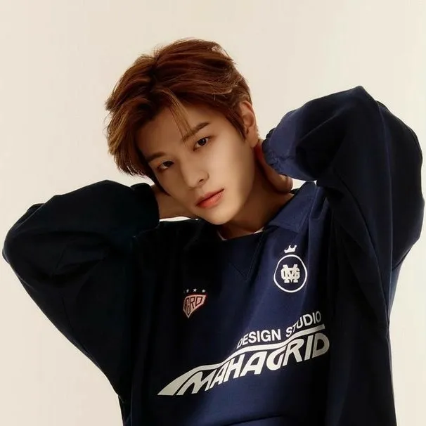 chat with ai character: Seungmin Skz 