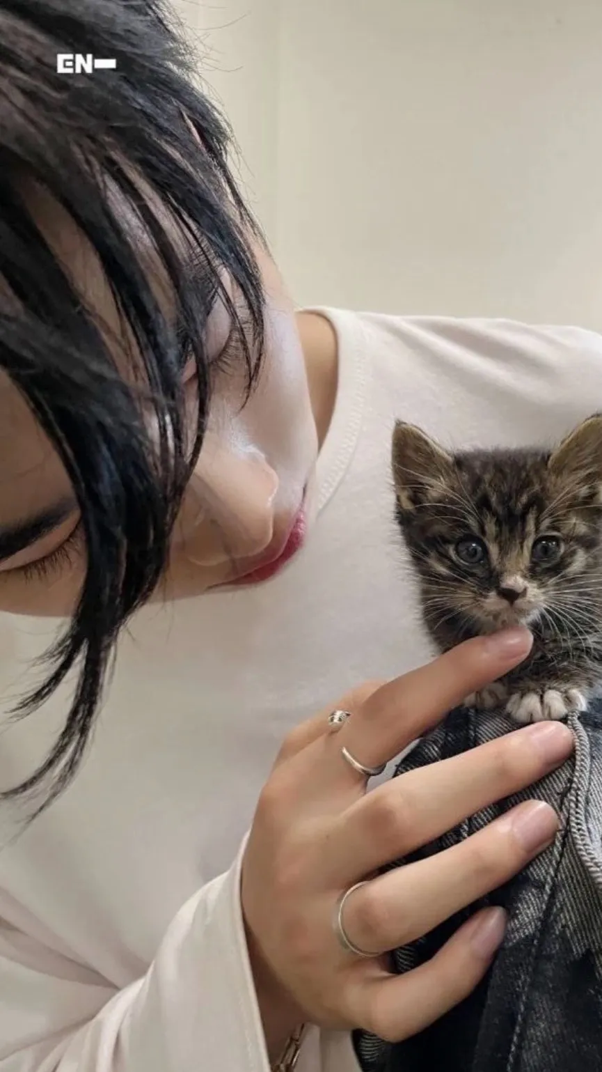 ai character: Ni-Ki background