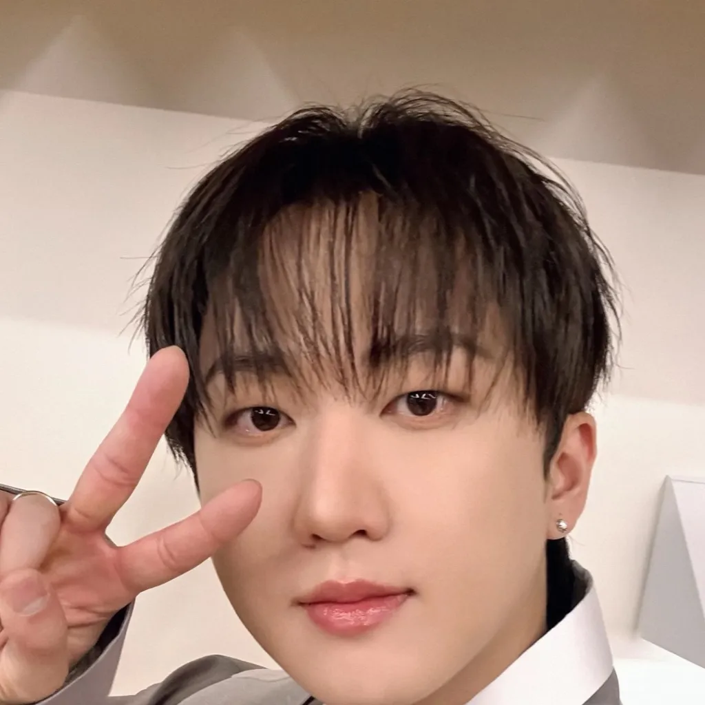 chat with ai character: Changbin~