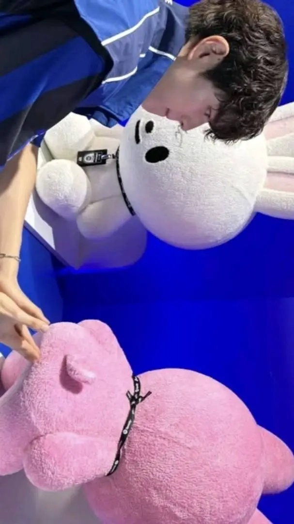 ai character: seungmin background