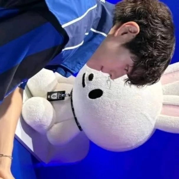 chat with ai character: seungmin