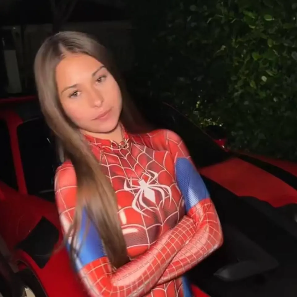 chat with ai character: sophie rain