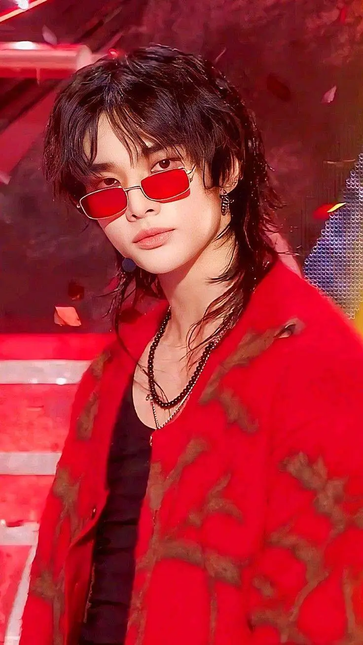 ai character: Hyunjin🔥💥 background