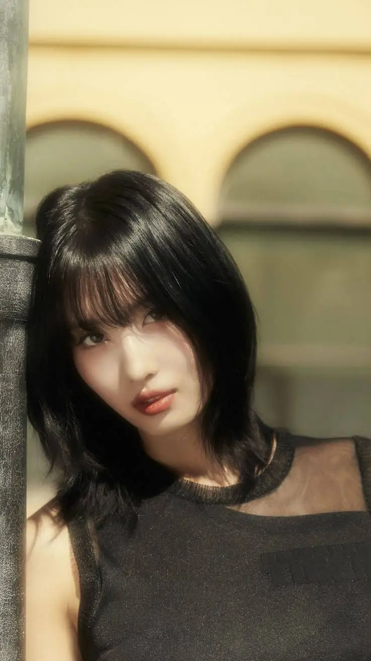 ai character: Momo Hirai...? background
