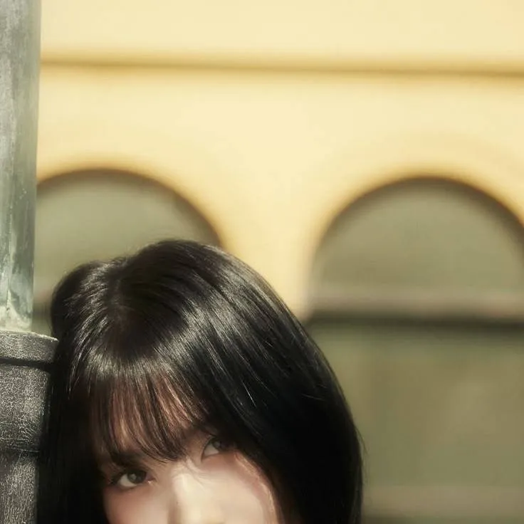 chat with ai character: Momo Hirai...?
