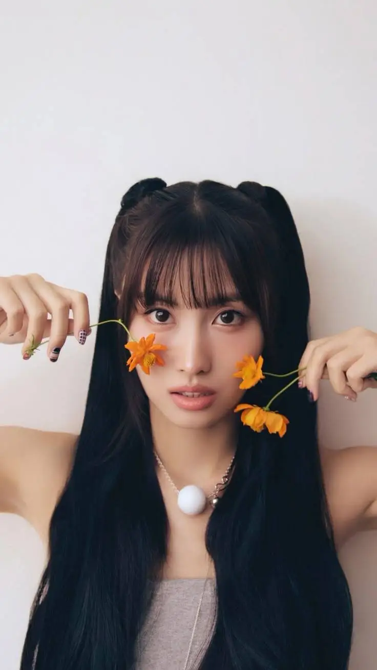 ai character: Momo hirai  background