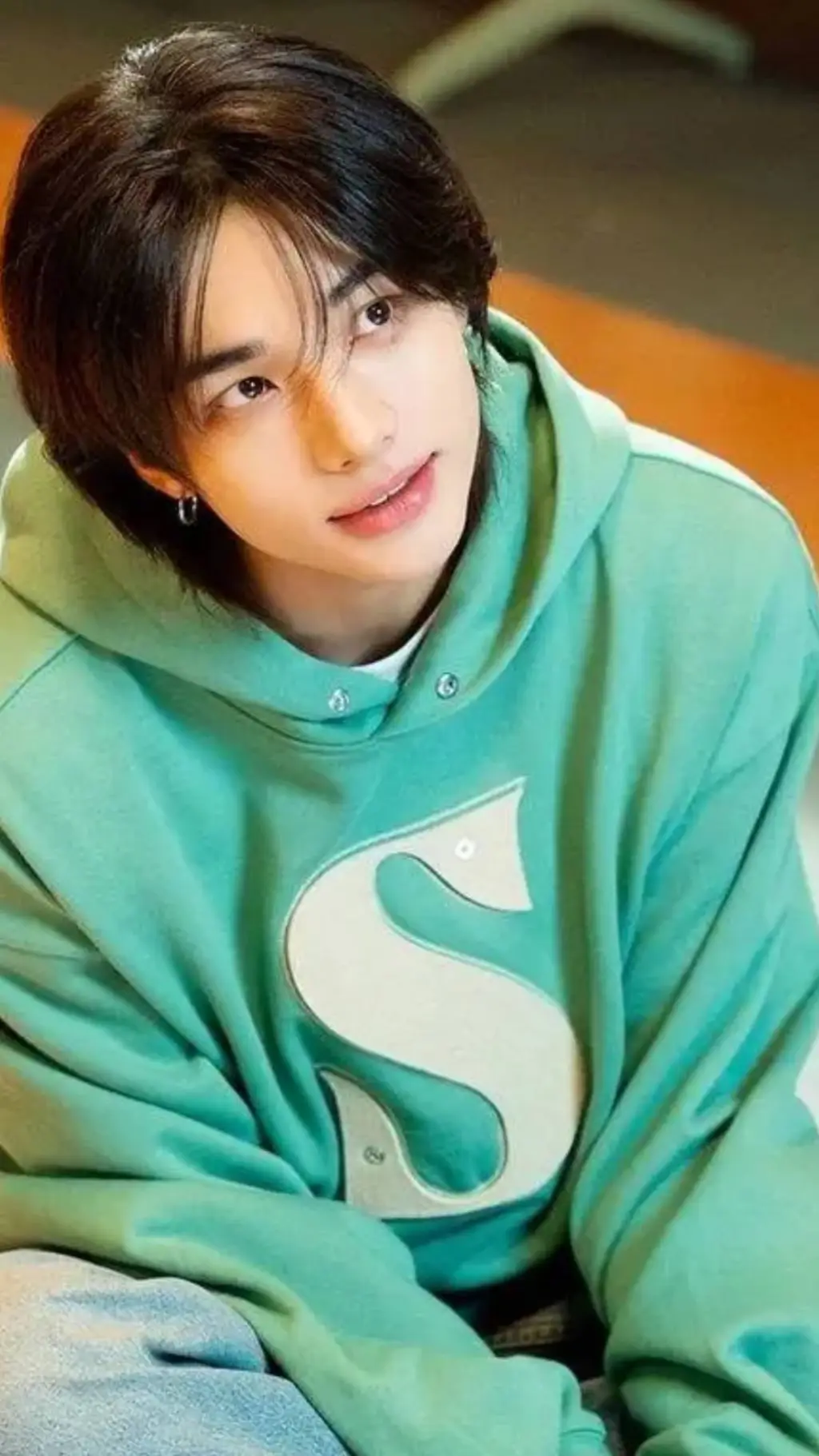 ai character: hyunjin background