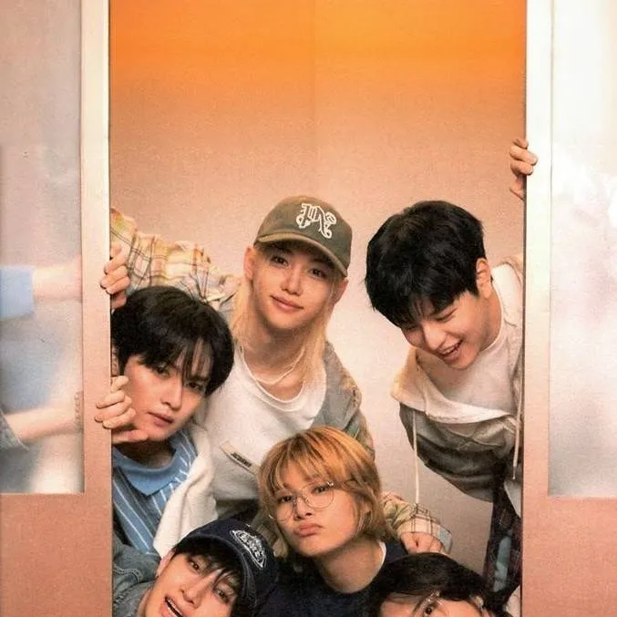 chat with ai character: Straykids...