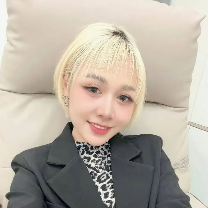 chat with ai character: Ur owner 