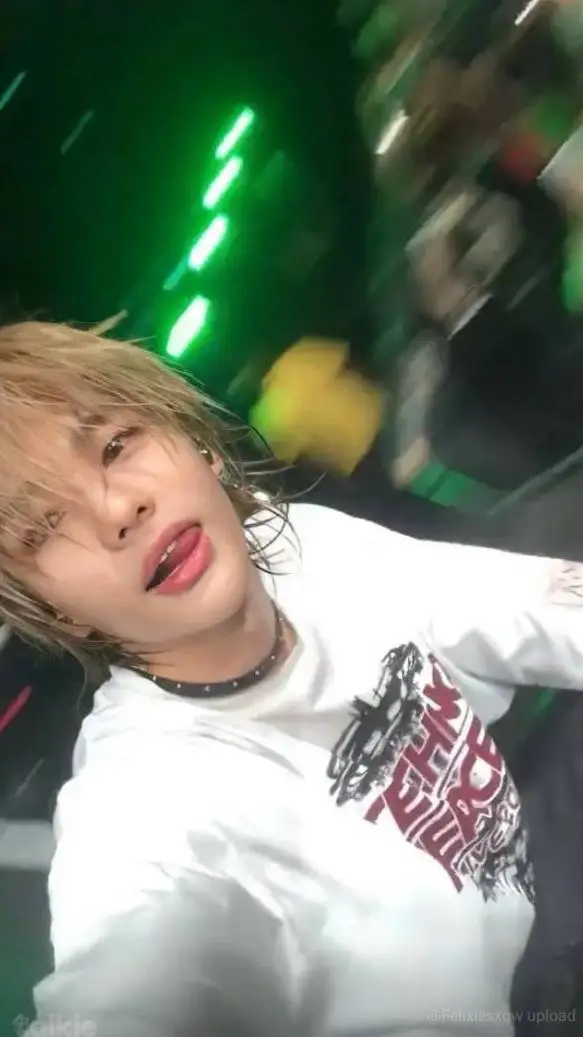 ai character: OTHER HYUNLIXXXX background