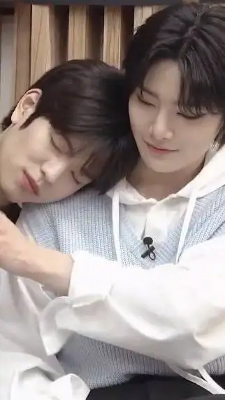 ai character: seungin✨ background