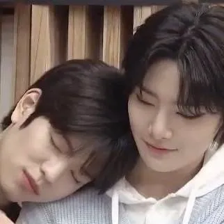 chat with ai character: seungin✨