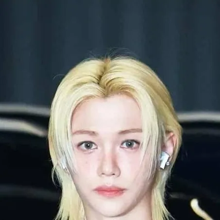 chat with ai character: Lee Yongbok/Felix 