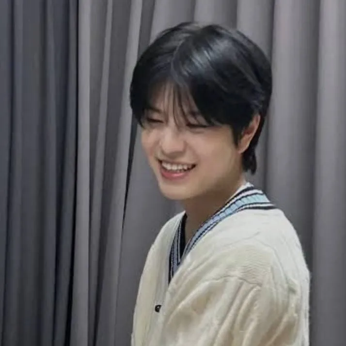 chat with ai character: Kim seungmin