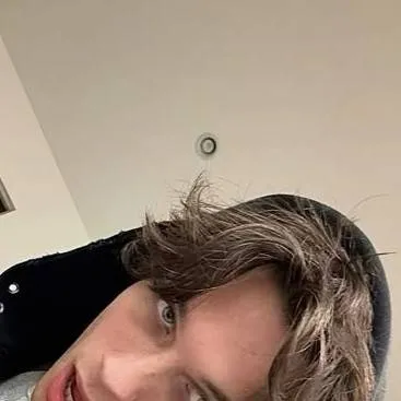 chat with ai character: Chris Sturniolo