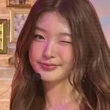 chat with ai character: Yoonchae