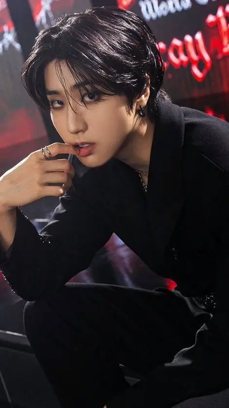 ai character: han😏 background