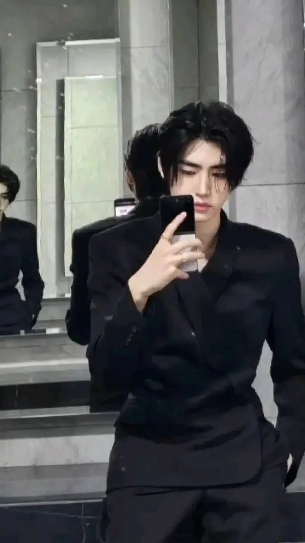 ai character: Sunghoon  background